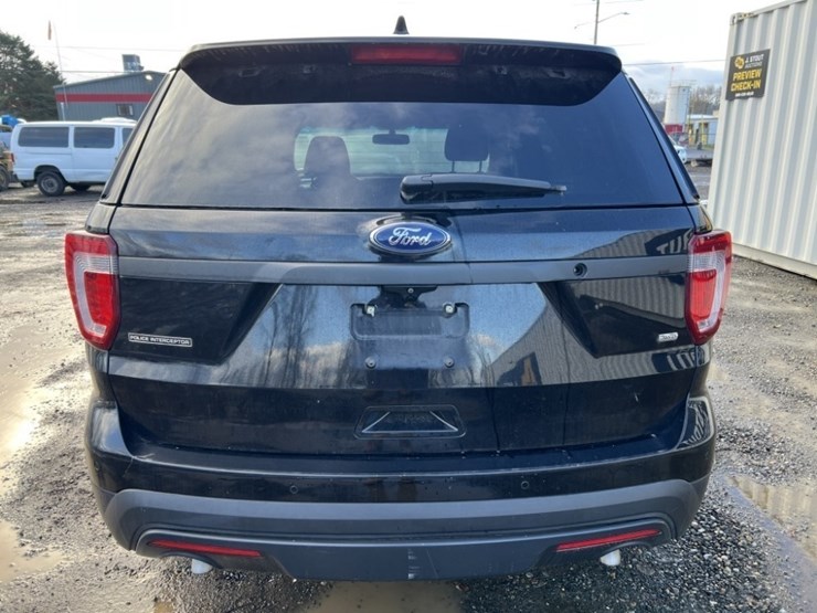 2016-ford-explorer-image-5