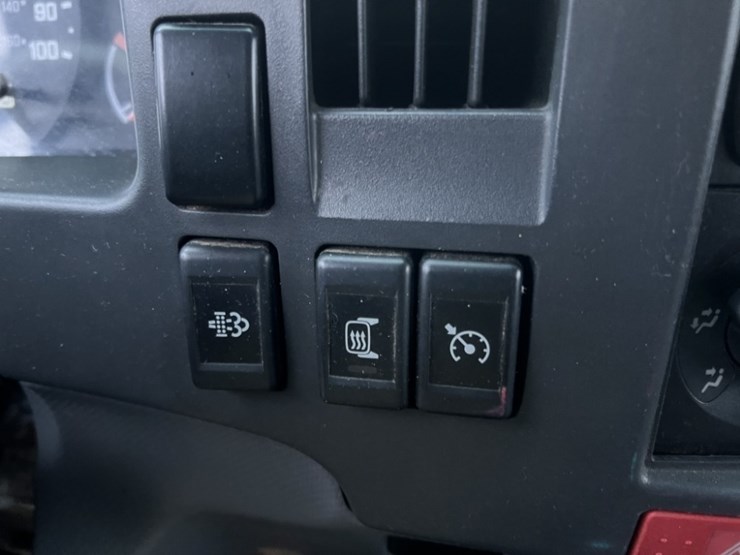 2009-gmc-w5500-image-38