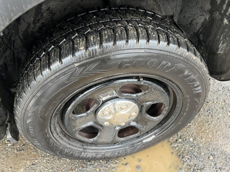 2018-ford-explorer-image-16