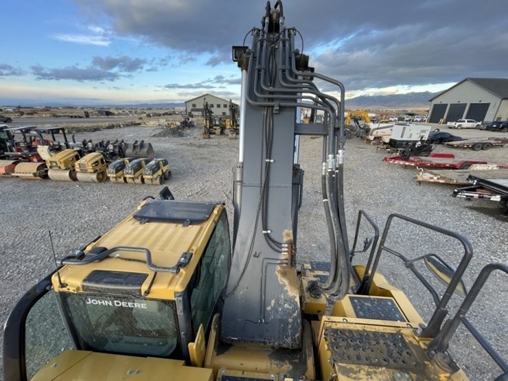 deere-345g-lc-image-38