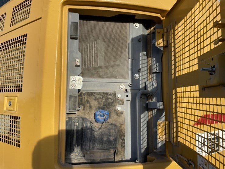 deere-245g-lc-image-32