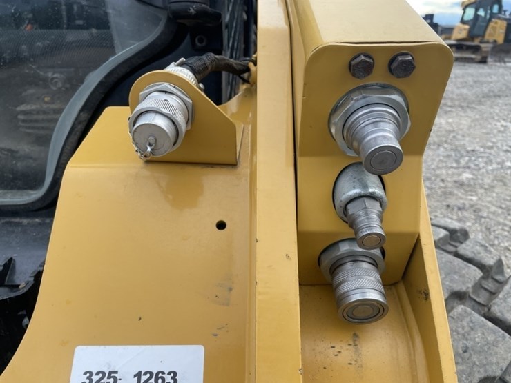 2020-caterpillar-262d3-image-17