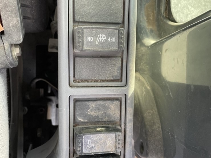 deere-245g-lc-image-47