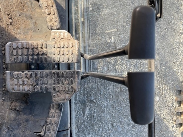 deere-245g-lc-image-46