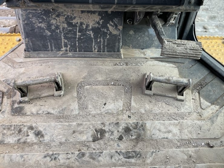 2022-deere-750l-image-38