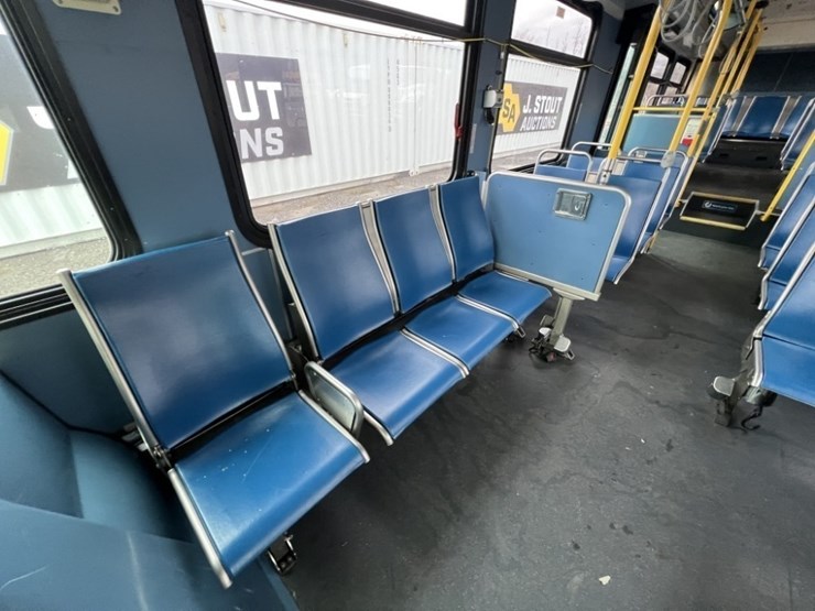 2008-new-flyer-40'-transit-bus-image-21