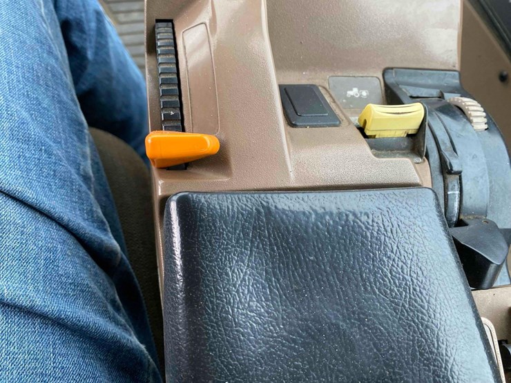 john-deere-8300-image-37