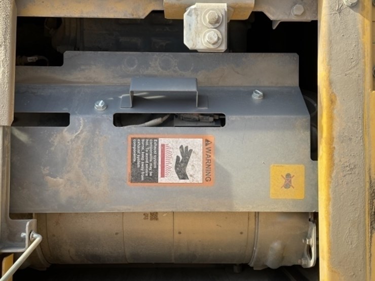 deere-245g-lc-image-33