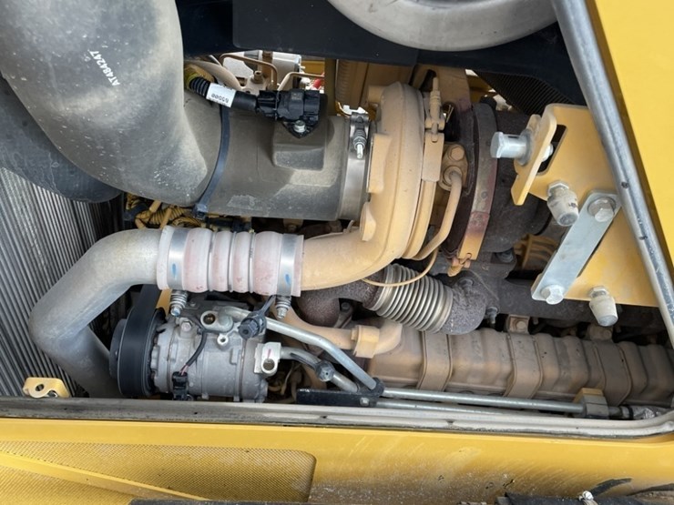 2022-deere-750l-image-31