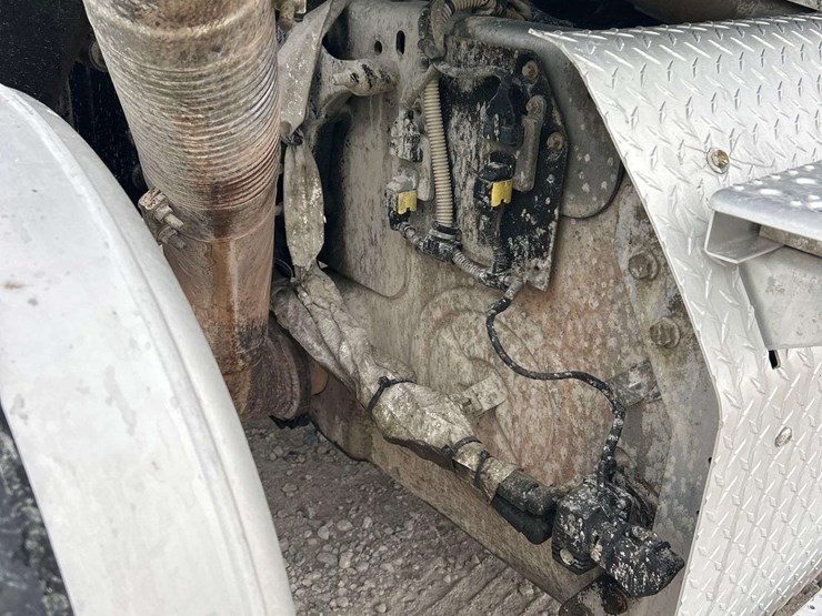 2015-freightliner-cascadia-125-image-33