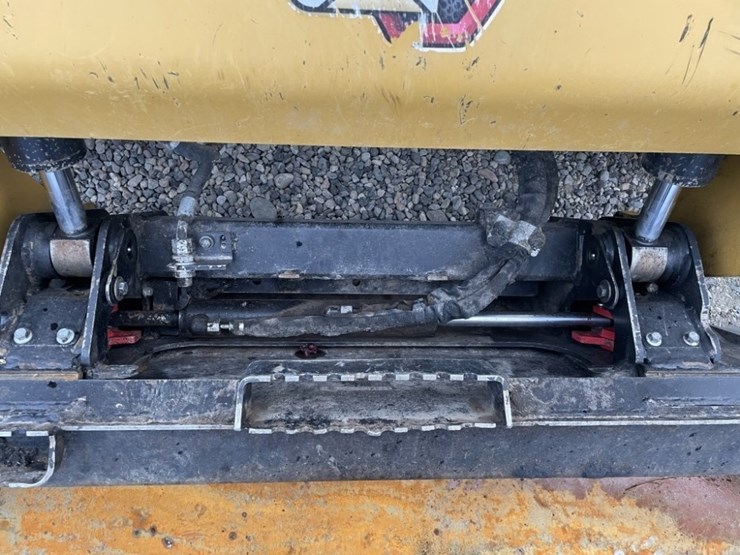 2020-caterpillar-262d3-image-18