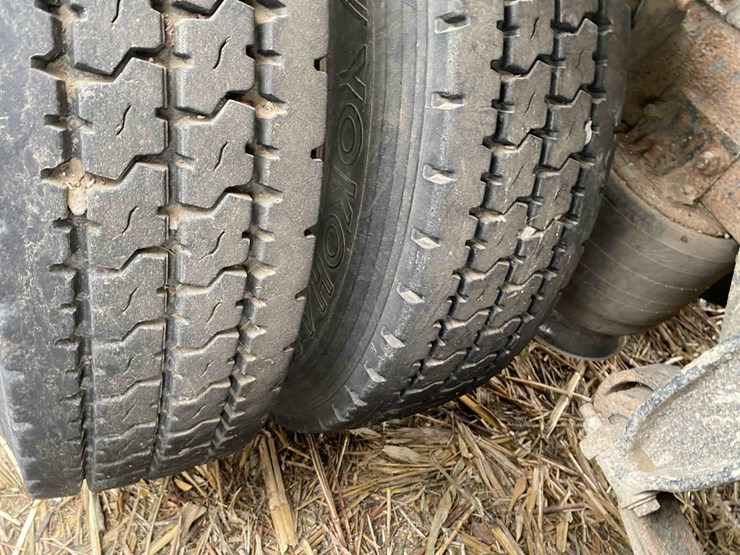 2007-freightliner-day-cab-semi-tractor-image-50