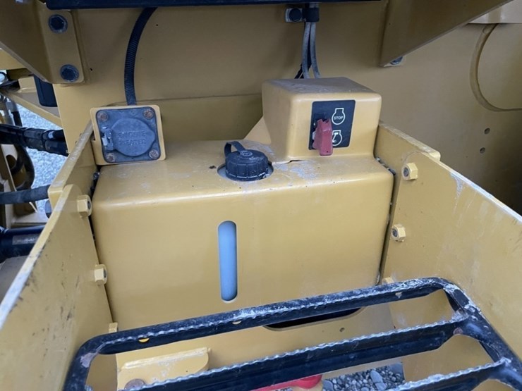 2014-caterpillar-930k-image-38