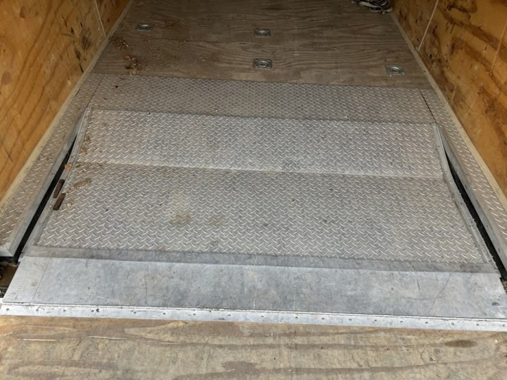 2005-haulmark-t/a-cargo-trailer-image-12