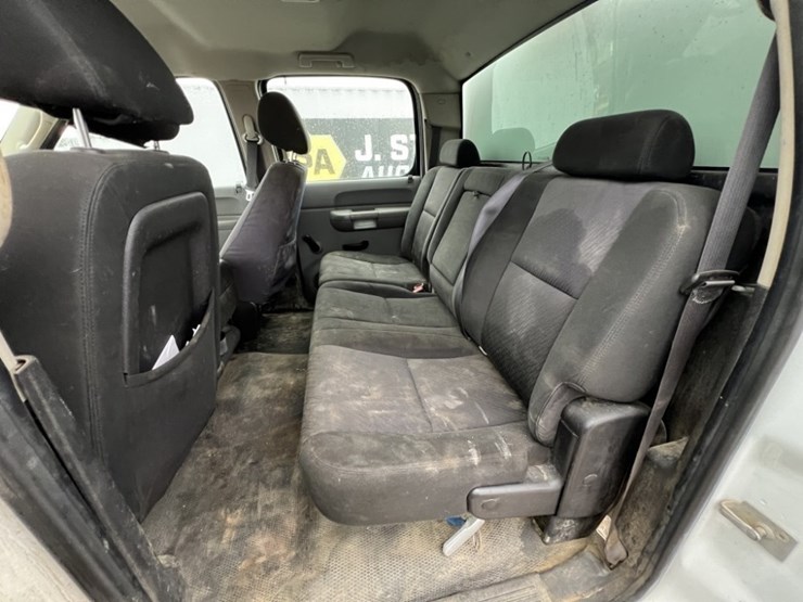 2011-chevrolet-silverado-2500-image-21