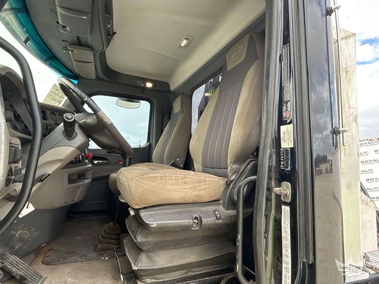 2015-peterbilt-579-image-12