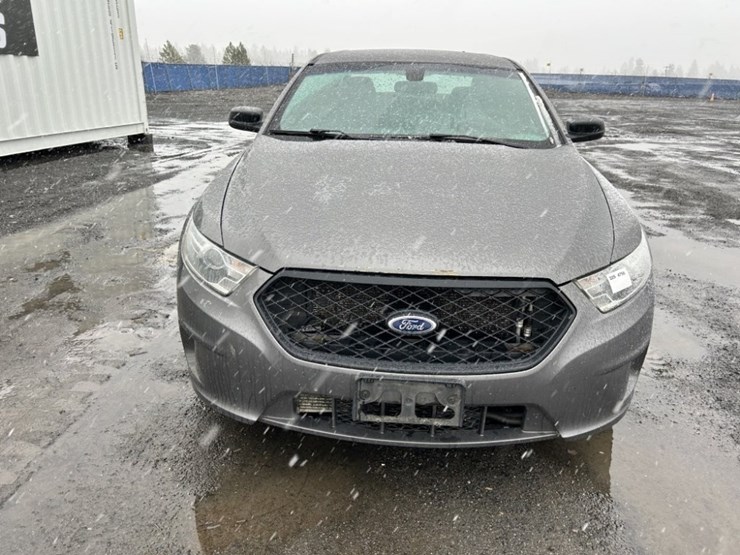 2014-ford-taurus-sedan-image-8