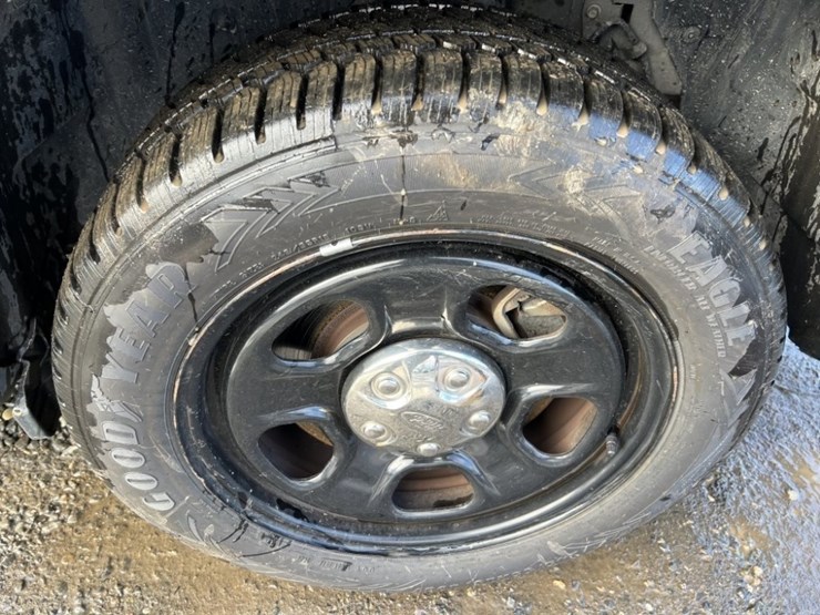 2016-ford-explorer-image-15