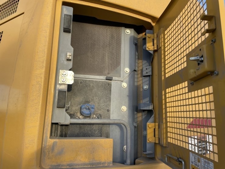 deere-345g-lc-image-31