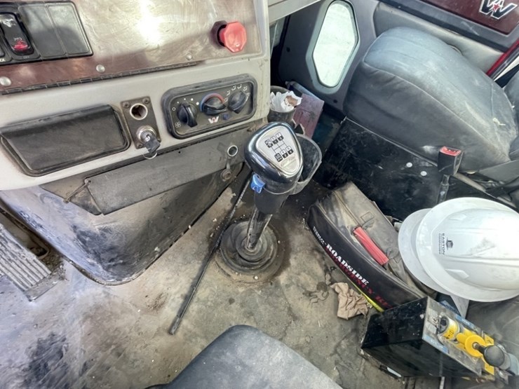 2014-western-star-4700sb-image-39