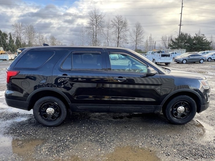 2016-ford-explorer-image-3