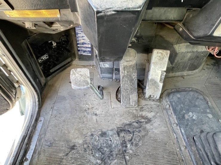 1998-peterbilt-379-image-39