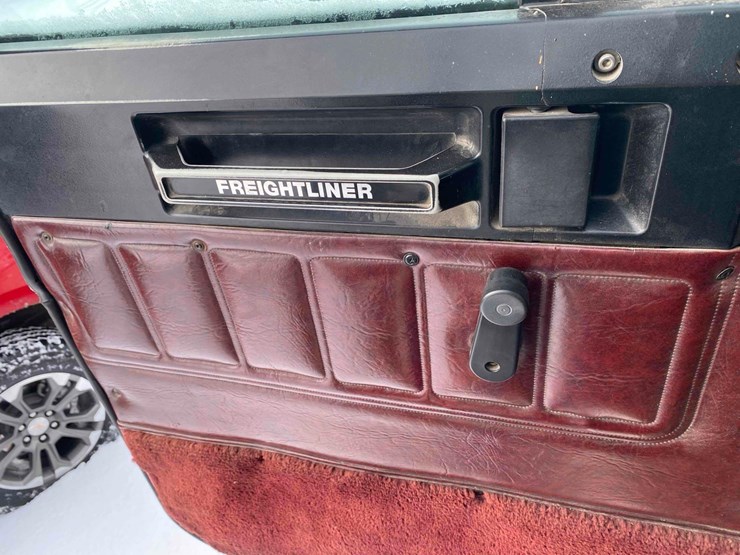 1987-freightliner-day-cab-semi-tractor-image-70