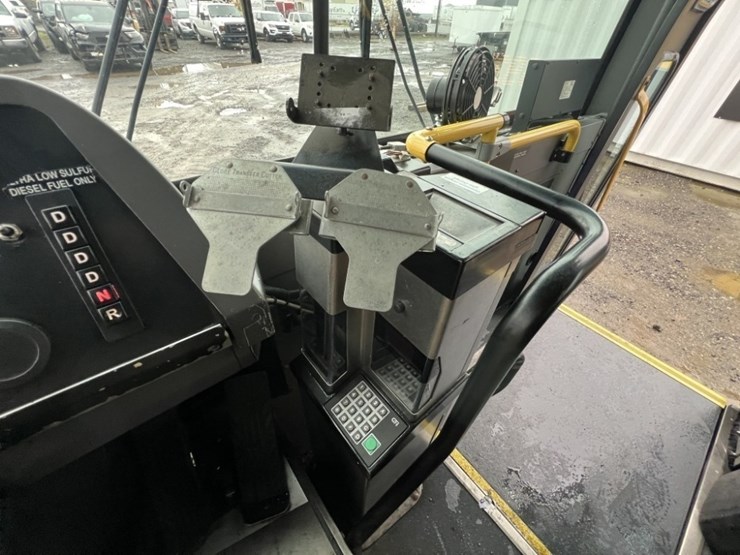 2008-new-flyer-40'-transit-bus-image-37