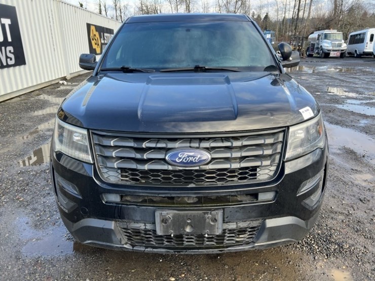 2016-ford-explorer-image-8