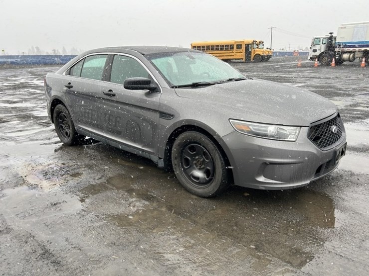 2014-ford-taurus-sedan-image-7
