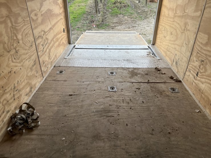 2005-haulmark-t/a-cargo-trailer-image-16