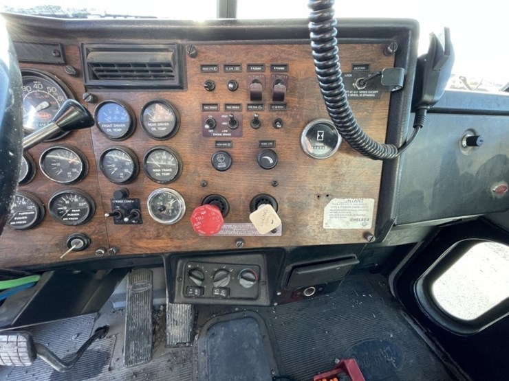 1998-peterbilt-379-image-60