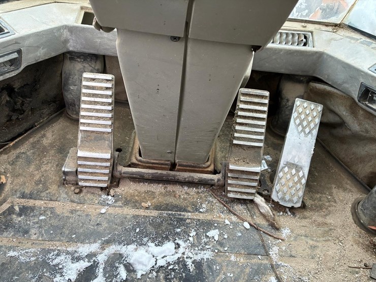 2001-case-621c-xt-image-22