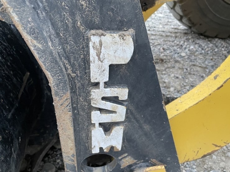 komatsu-wa320-8-image-15