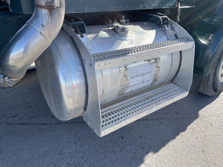 1998-peterbilt-379-image-27