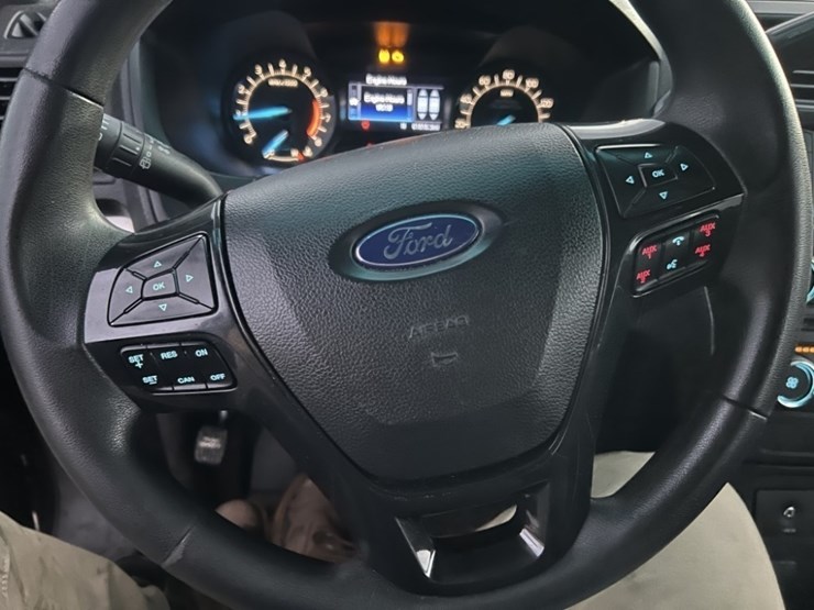 2017-ford-explorer-image-27