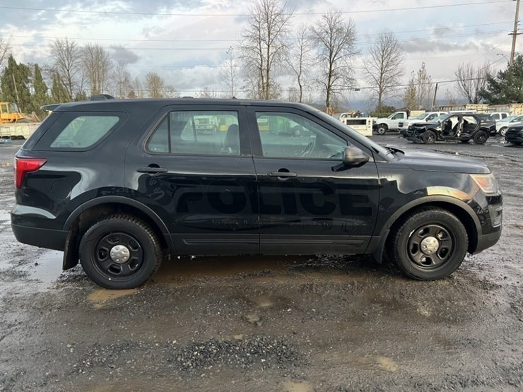 2017-ford-explorer-image-3