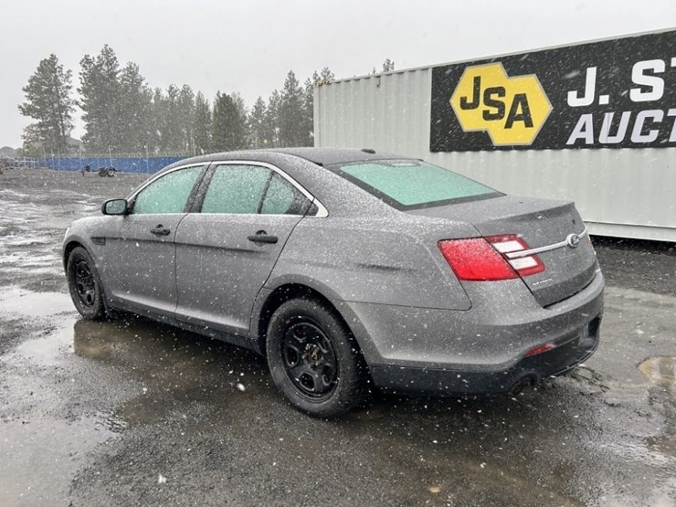2014-ford-taurus-sedan-image-3