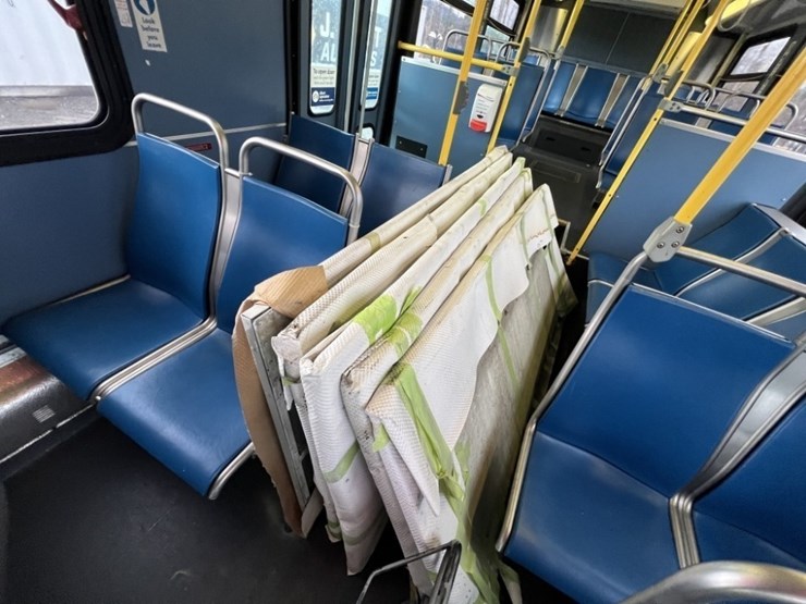 2009-new-flyer-40'-transit-bus-image-24