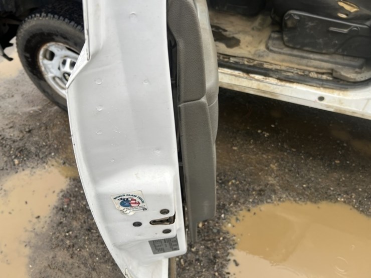 2011-chevrolet-silverado-2500-image-25