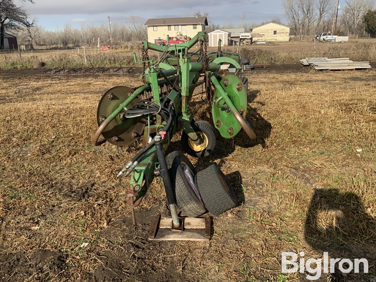 john-deere-700-image-2