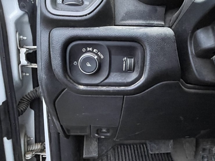 2022-dodge-3500-image-28