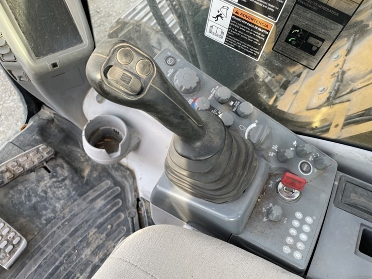 deere-245g-lc-image-39