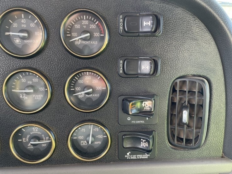 2020-peterbilt-389-image-49