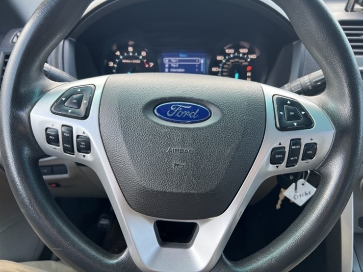 2014-ford-explorer-image-27