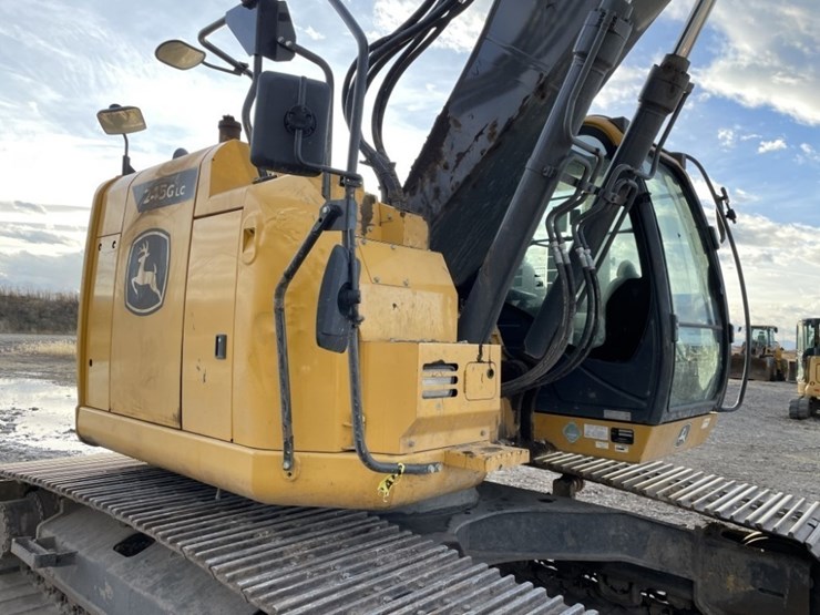 deere-245g-lc-image-29