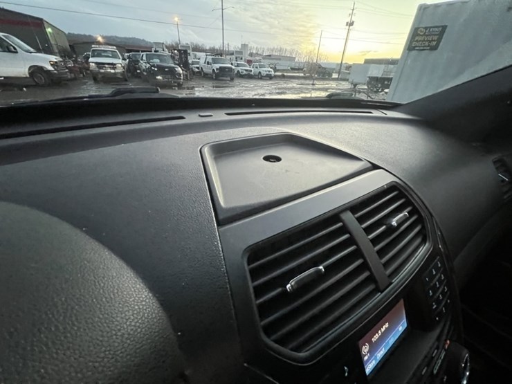 2017-ford-explorer-image-30