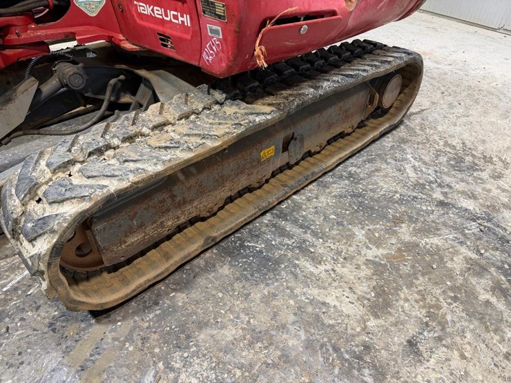 2017-takeuchi-tb240-image-15