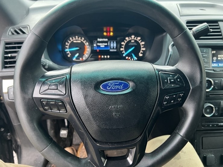 2018-ford-explorer-image-27