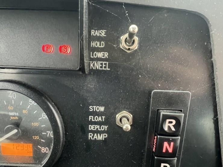 2009-new-flyer-40'-transit-bus-image-35